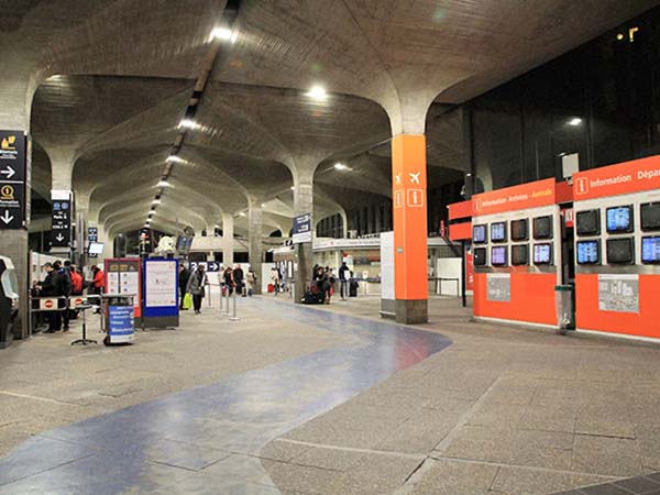 Eclairage LED pour Aeroport de Paris - Gare RER Roissy Pole 2016 - Utilisation Xion 96, double asymetrique inverse
