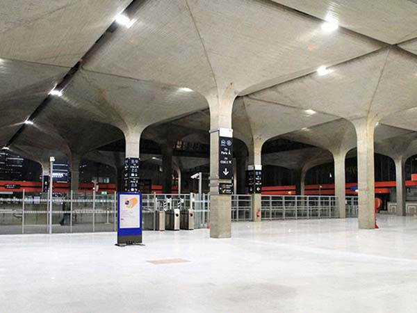 Eclairage LED pour Aeroport de Paris - Gare RER Roissy Pole 2016 - Utilisation Xion 96, double asymetrique inverse