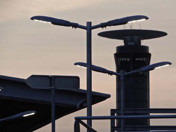 Eclairage LED pour Aeroport de Paris - Parking Air France T2E-2F Roissy 2012 - Utilisation Nicole Innolumis 56w et Lumatube option Dali