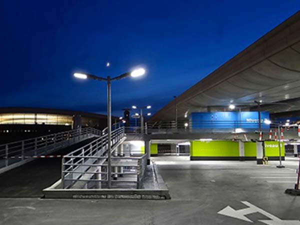 Eclairage LED pour Aeroport de Paris - Parking Air France T2E-2F Roissy 2012 - Utilisation Nicole Innolumis 56w et Lumatube option Dali