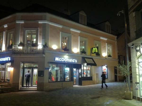 Eclairage LED pour McDonalds - Devanture restaurant