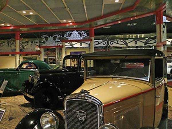 Eclairage LED pour Peugeot - Musee de l'automobile Peugeot Sochaux 2012 - Utilisation dalle encastree de plafond sur mesure For IRC